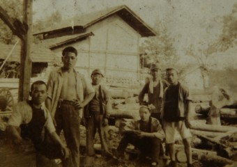 当時の製材職人たち(昭和11年頃撮影)サムネイル